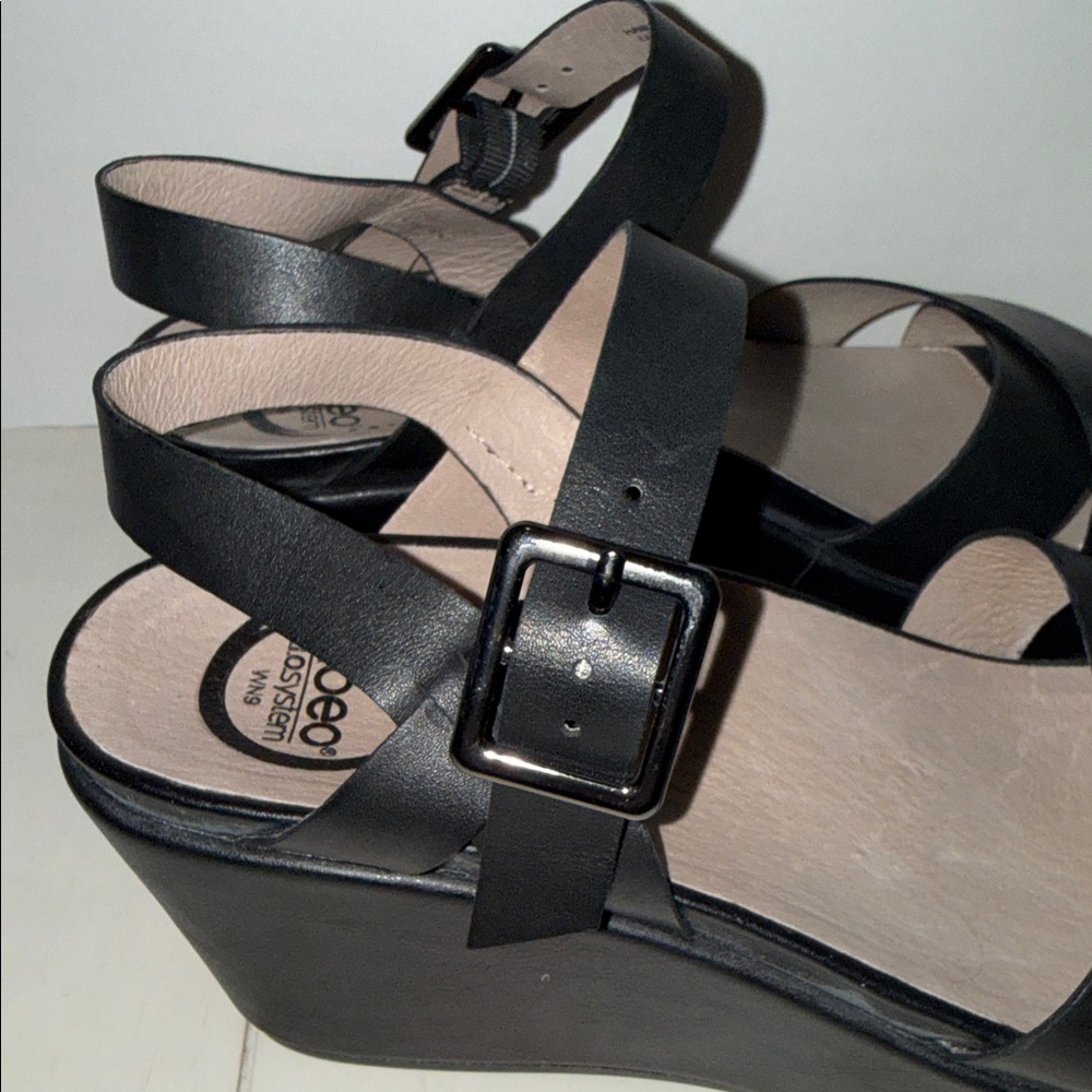 Abeo Black Crisscross Leather Slingback Sandals - Picture 5 of 9